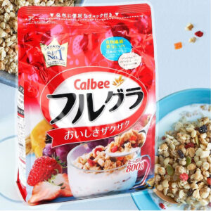 CALBEE- Ngũ cốc dinh dưỡng trái cây tổng hợp gói 750g màu đỏ