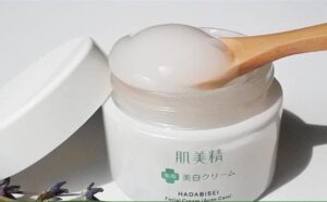 Kem dưỡng da trị mụn Kracie Hadabisei Facial Cream 50g