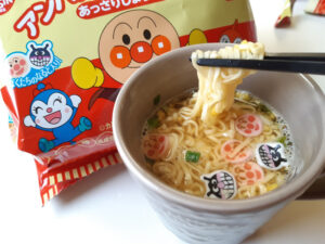 Mì Nissin Anpanman vị trứng thịt cho bé - màu đỏ